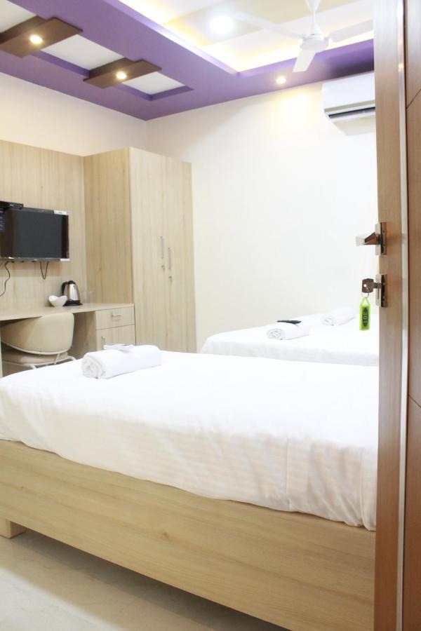 Jfive Residency Hotel Madras Buitenkant foto