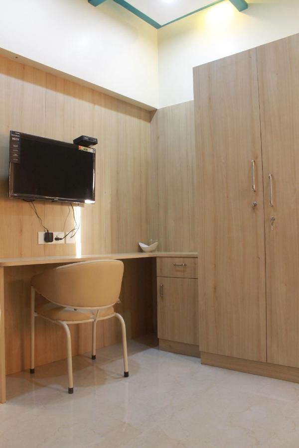Jfive Residency Hotel Madras Buitenkant foto