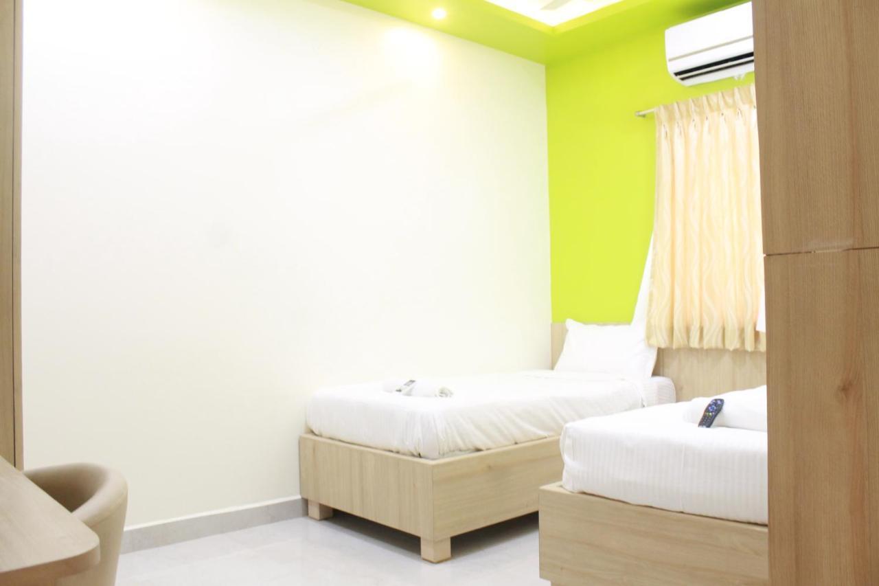 Jfive Residency Hotel Madras Buitenkant foto