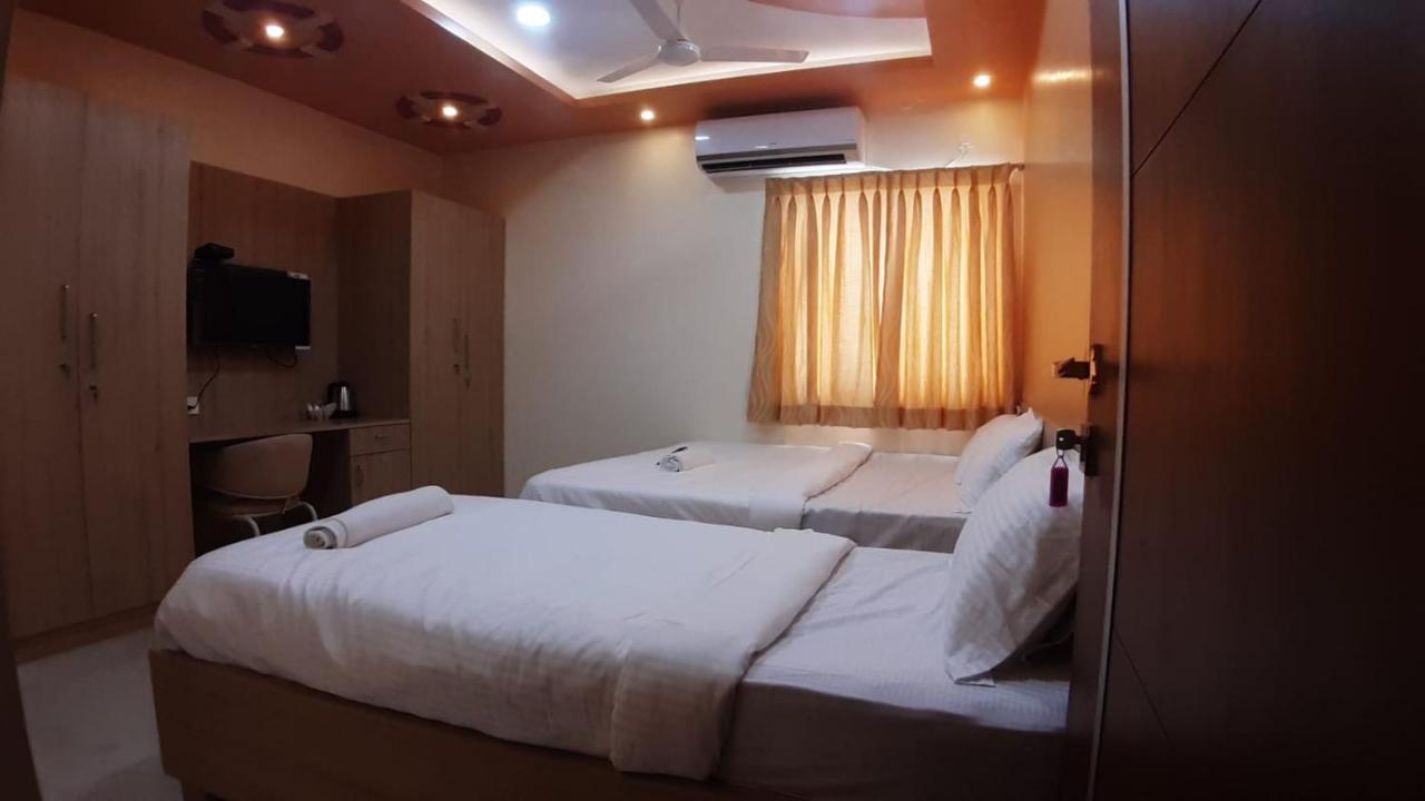 Jfive Residency Hotel Madras Buitenkant foto