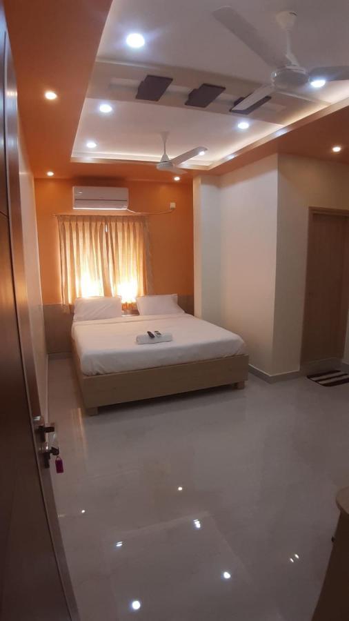 Jfive Residency Hotel Madras Buitenkant foto